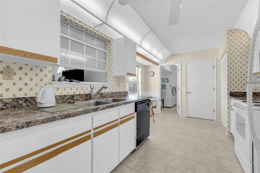 Active With Contract: $260,000 (2 beds, 2 baths, 1520 Square Feet)