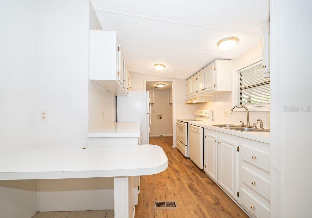 Active With Contract: $250,000 (3 beds, 2 baths, 1150 Square Feet)