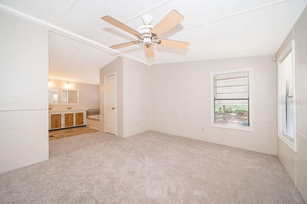 Active With Contract: $250,000 (3 beds, 2 baths, 1150 Square Feet)