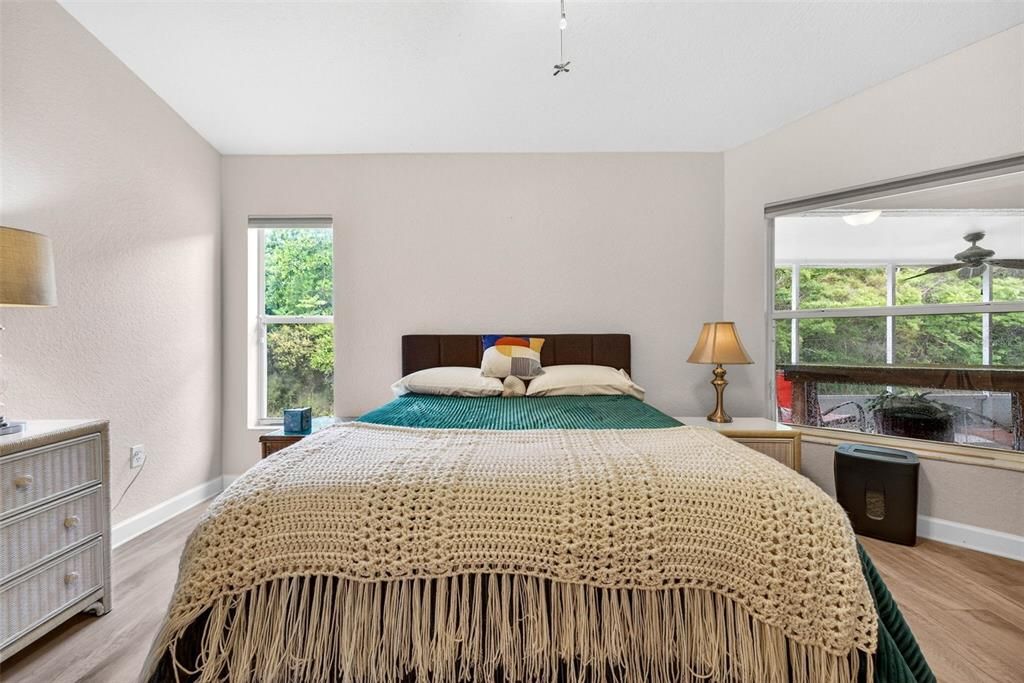 На продажу: $225,000 (2 спален, 2 ванн, 1477 Квадратных фут)