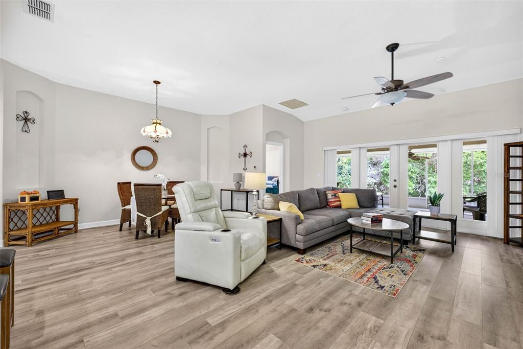 На продажу: $225,000 (2 спален, 2 ванн, 1477 Квадратных фут)