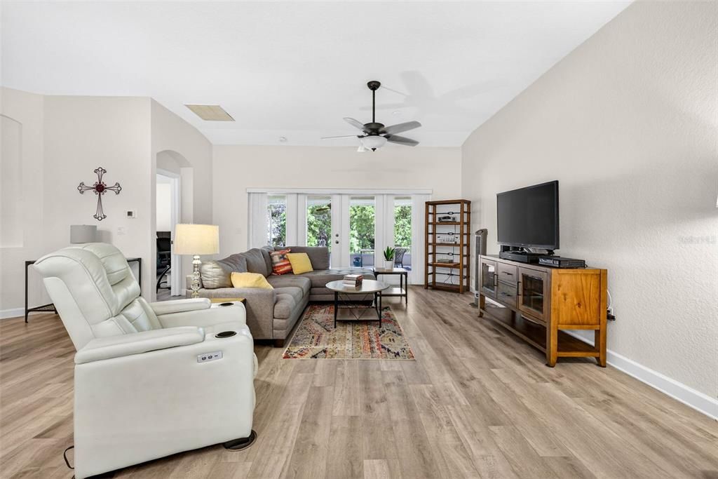 На продажу: $225,000 (2 спален, 2 ванн, 1477 Квадратных фут)