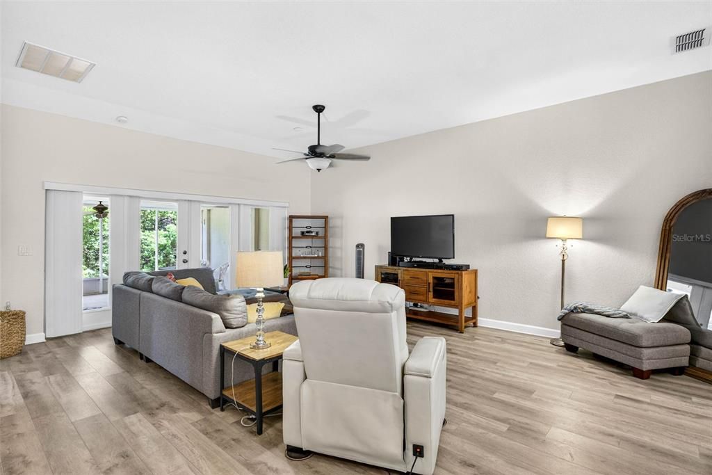 На продажу: $225,000 (2 спален, 2 ванн, 1477 Квадратных фут)