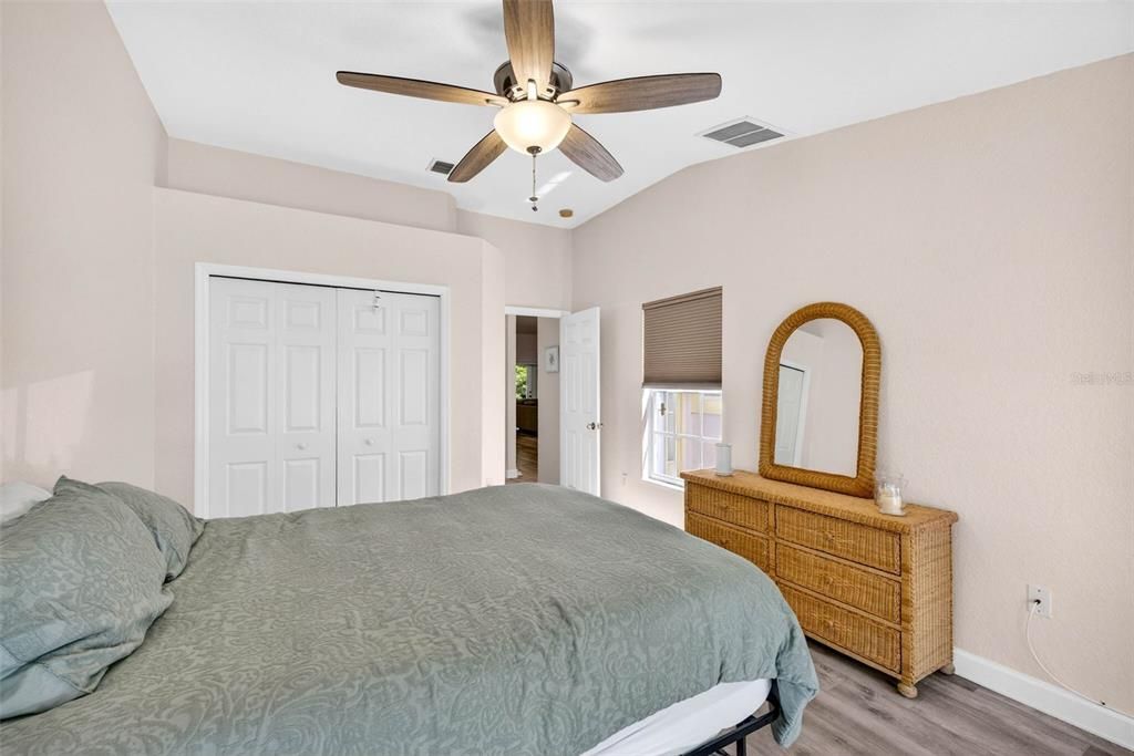 На продажу: $225,000 (2 спален, 2 ванн, 1477 Квадратных фут)