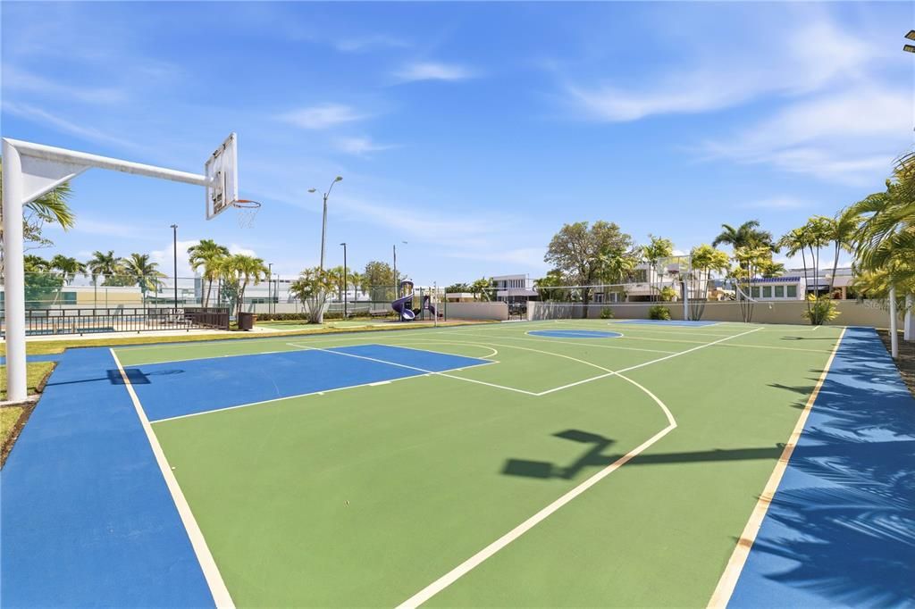 Active With Contract: $749,000 (4 beds, 3 baths, 2902 Square Feet)
