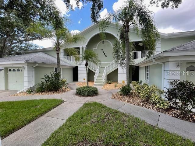 Active With Contract: $231,000 (2 beds, 2 baths, 1064 Square Feet)