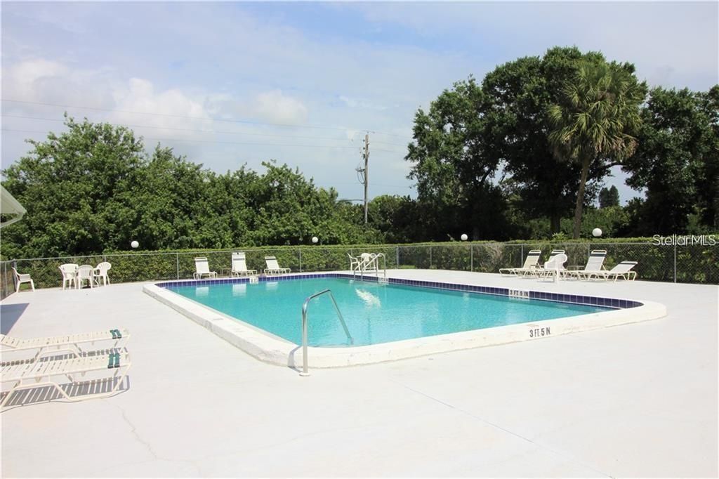 Active With Contract: $231,000 (2 beds, 2 baths, 1064 Square Feet)