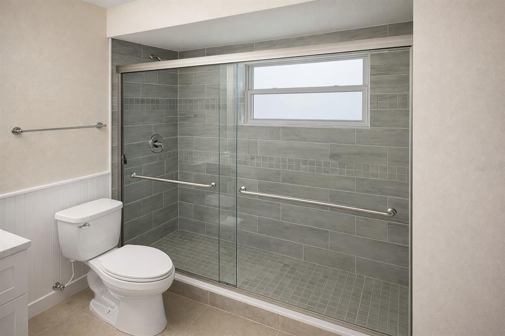 На продажу: $139,900 (2 спален, 2 ванн, 922 Квадратных фут)