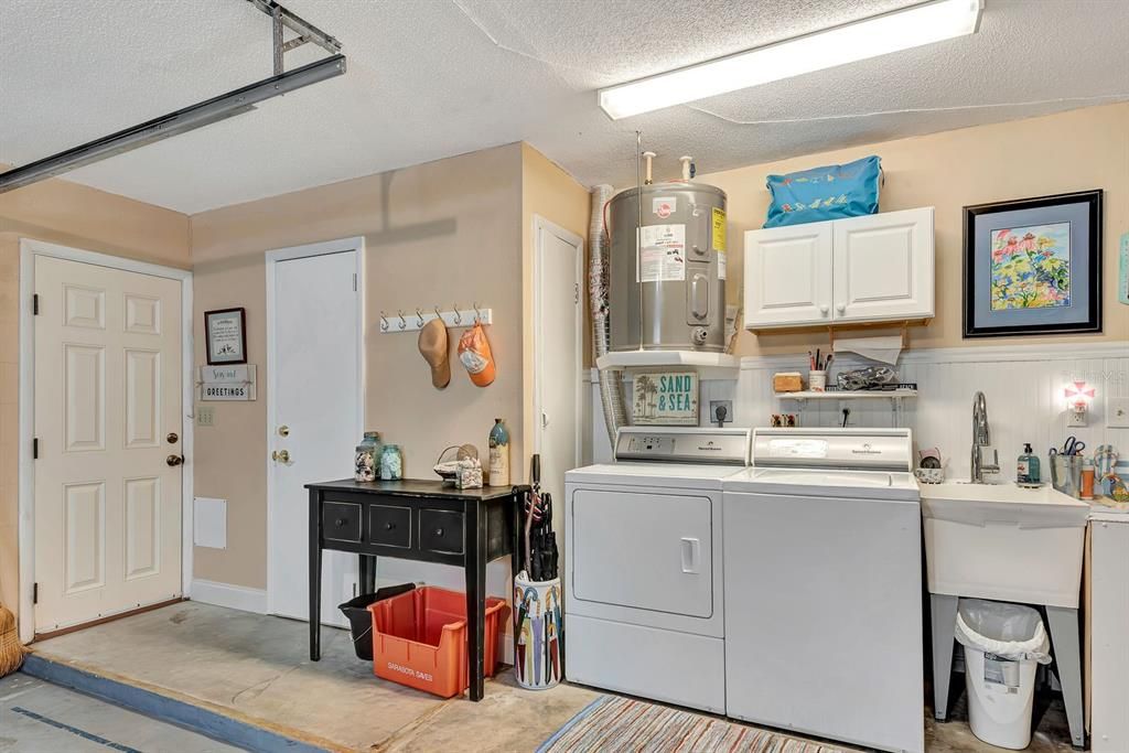 Activo con contrato: $549,900 (3 camas, 2 baños, 1761 Pies cuadrados)