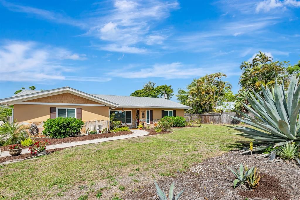 Activo con contrato: $549,900 (3 camas, 2 baños, 1761 Pies cuadrados)