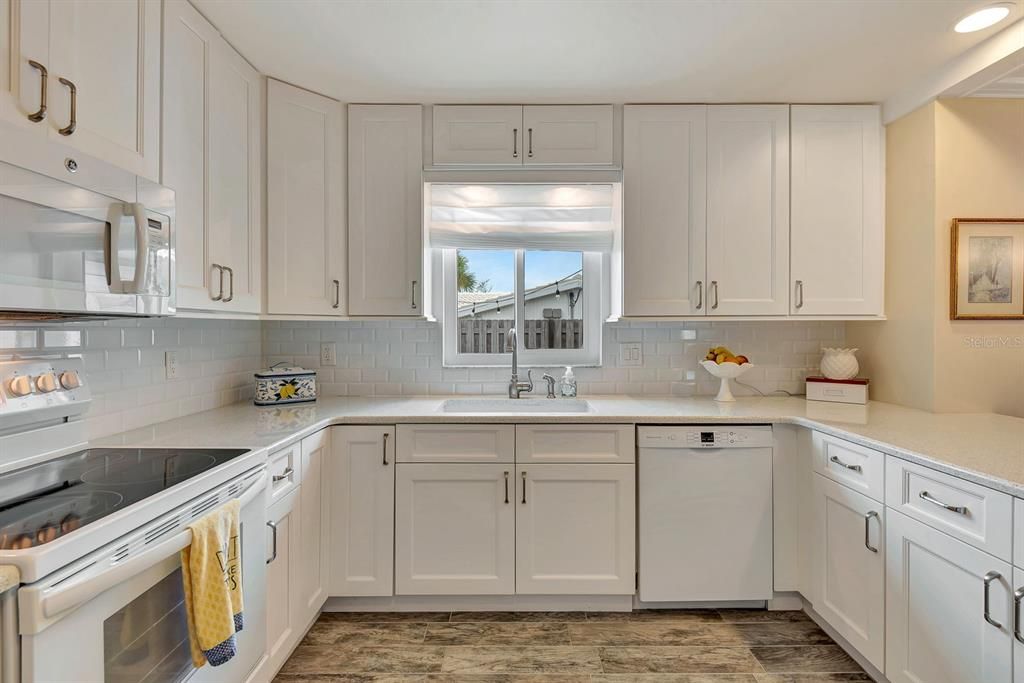 Activo con contrato: $549,900 (3 camas, 2 baños, 1761 Pies cuadrados)