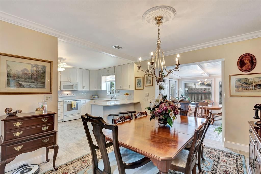 Activo con contrato: $549,900 (3 camas, 2 baños, 1761 Pies cuadrados)