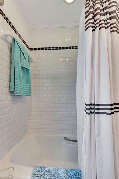 Activo con contrato: $549,900 (3 camas, 2 baños, 1761 Pies cuadrados)