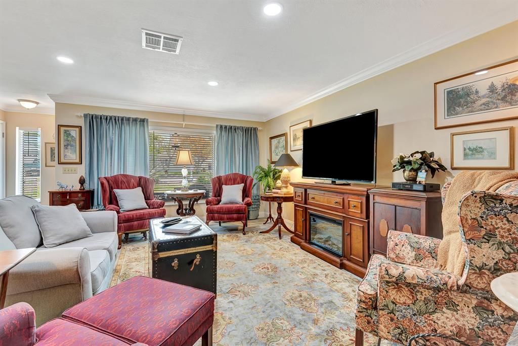 Activo con contrato: $549,900 (3 camas, 2 baños, 1761 Pies cuadrados)