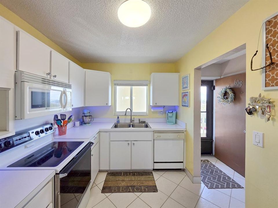 For Sale: $324,000 (3 beds, 2 baths, 1495 Square Feet)