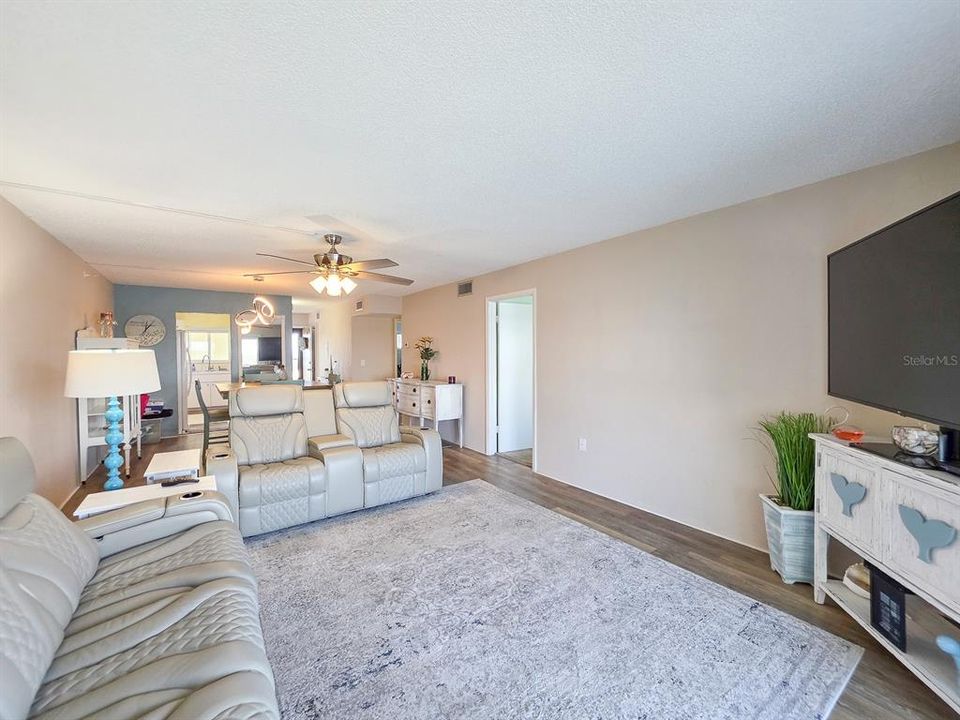 For Sale: $324,000 (3 beds, 2 baths, 1495 Square Feet)