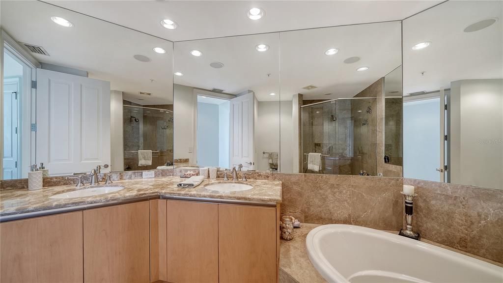 En Venta: $4,998,000 (3 camas, 3 baños, 4196 Pies cuadrados)