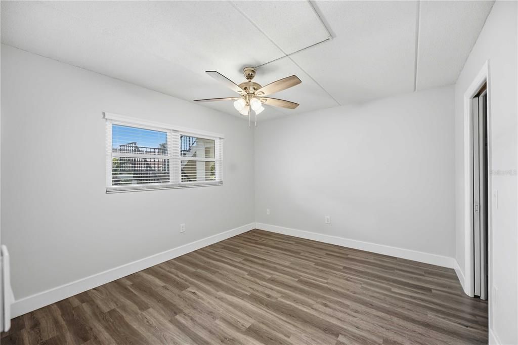 For Sale: $299,000 (2 beds, 2 baths, 1084 Square Feet)