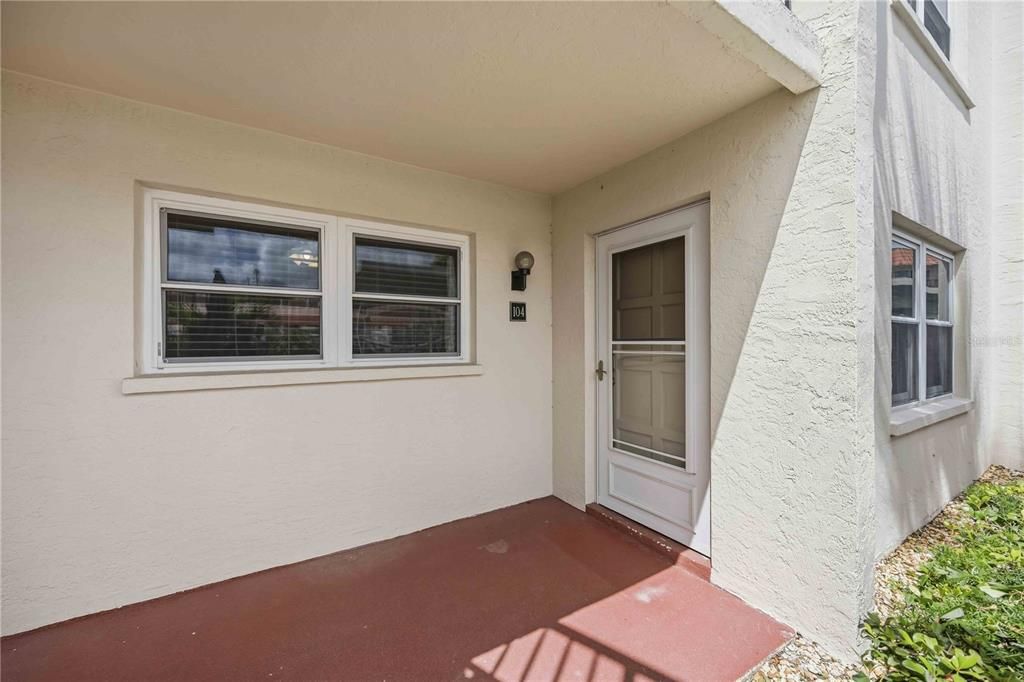 For Sale: $299,000 (2 beds, 2 baths, 1084 Square Feet)
