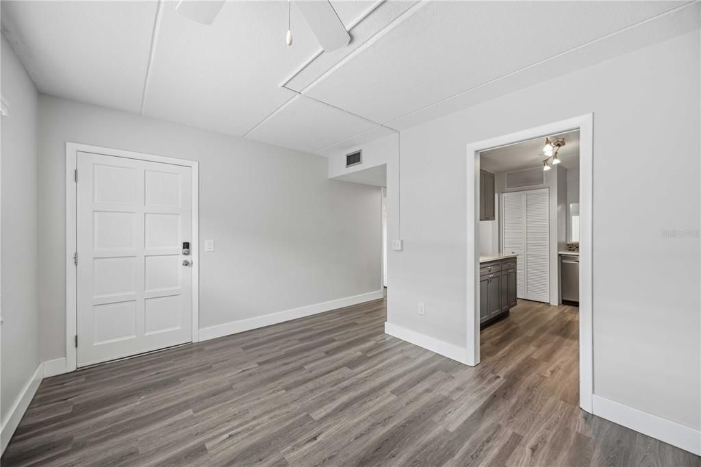 For Sale: $299,000 (2 beds, 2 baths, 1084 Square Feet)