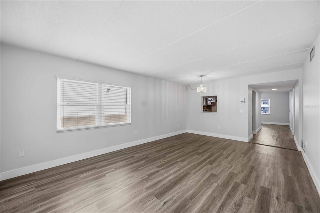 For Sale: $299,000 (2 beds, 2 baths, 1084 Square Feet)