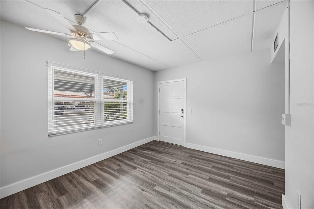 For Sale: $299,000 (2 beds, 2 baths, 1084 Square Feet)