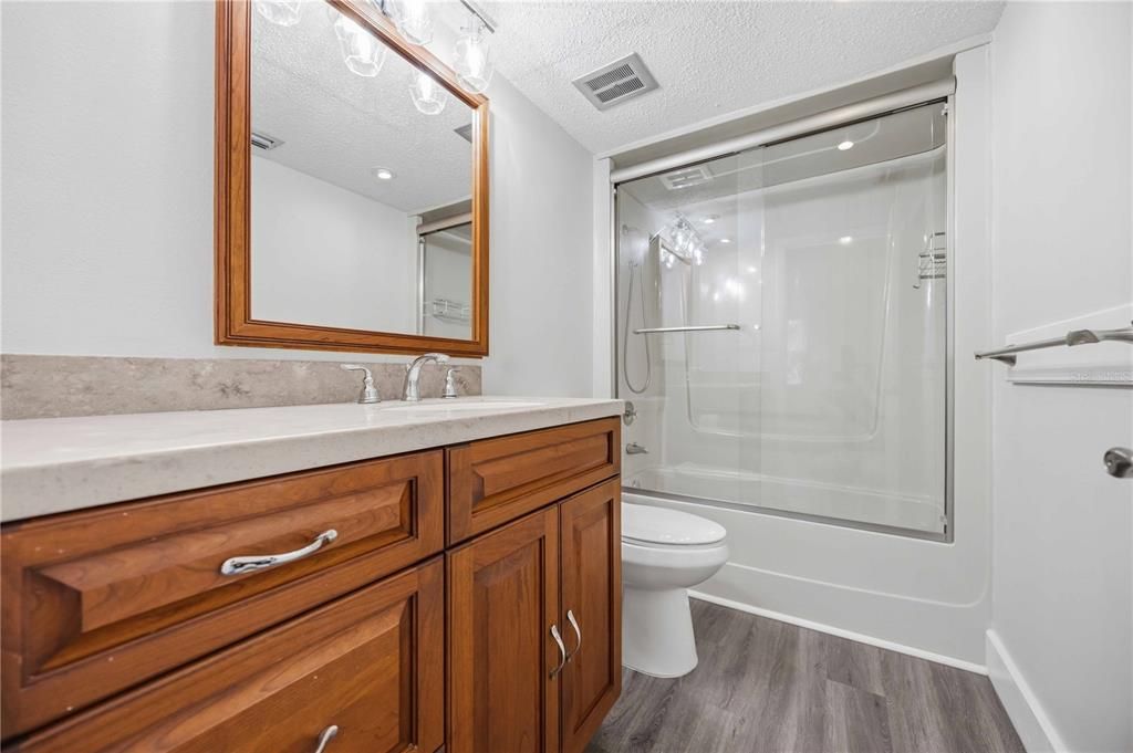 For Sale: $299,000 (2 beds, 2 baths, 1084 Square Feet)