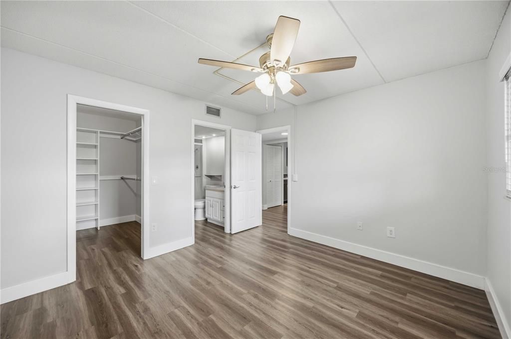 For Sale: $299,000 (2 beds, 2 baths, 1084 Square Feet)