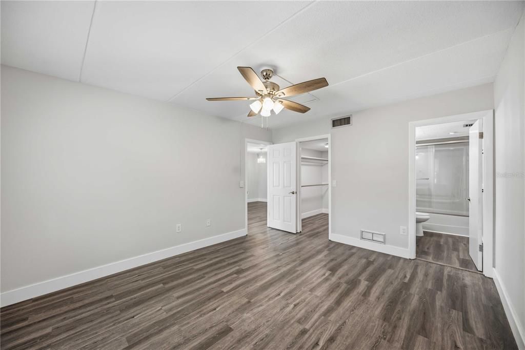 For Sale: $299,000 (2 beds, 2 baths, 1084 Square Feet)