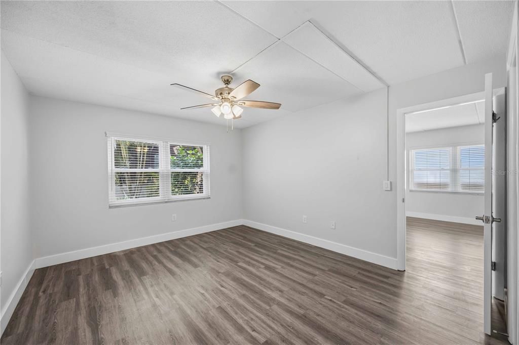 For Sale: $299,000 (2 beds, 2 baths, 1084 Square Feet)