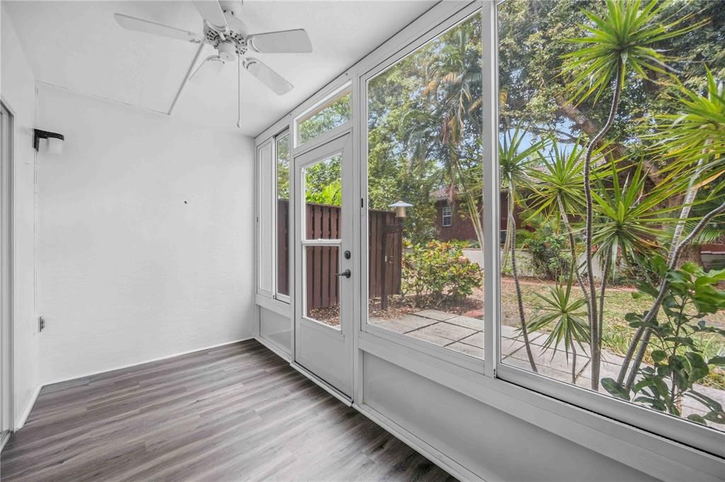 For Sale: $299,000 (2 beds, 2 baths, 1084 Square Feet)