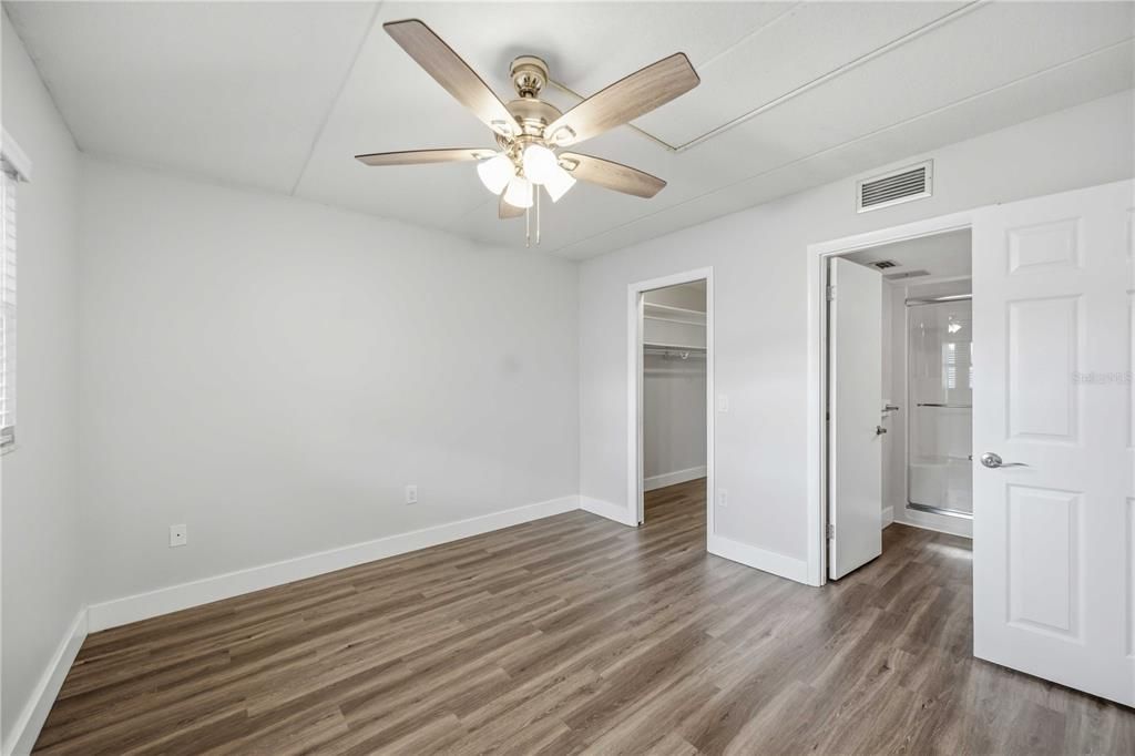 For Sale: $299,000 (2 beds, 2 baths, 1084 Square Feet)