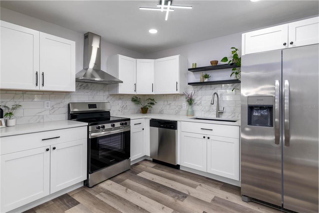 For Sale: $237,900 (3 beds, 2 baths, 1137 Square Feet)