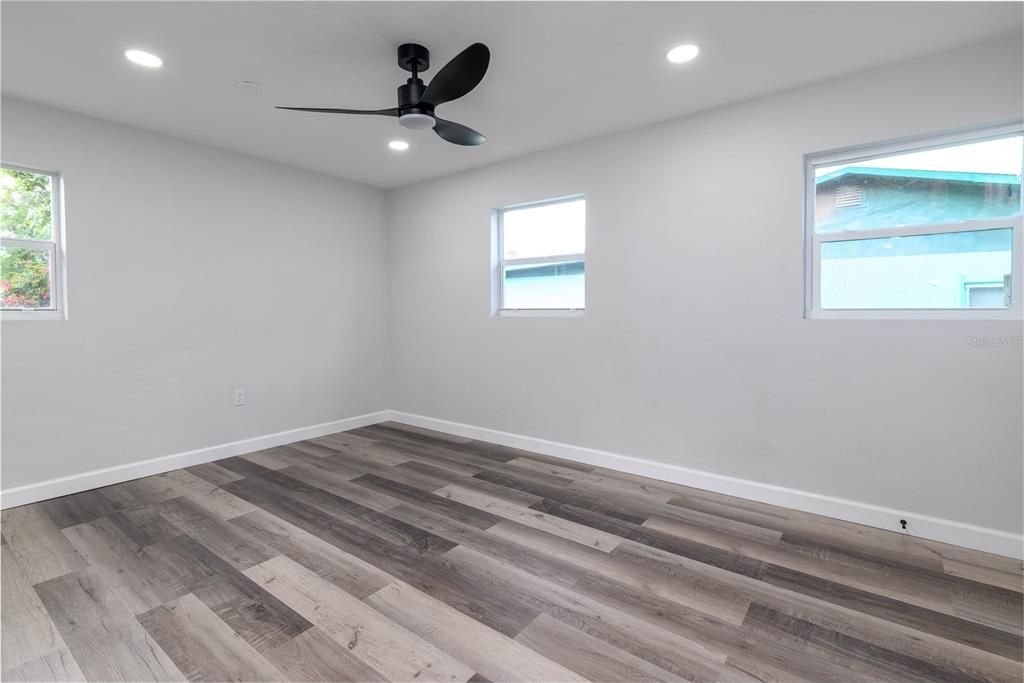 For Sale: $237,900 (3 beds, 2 baths, 1137 Square Feet)