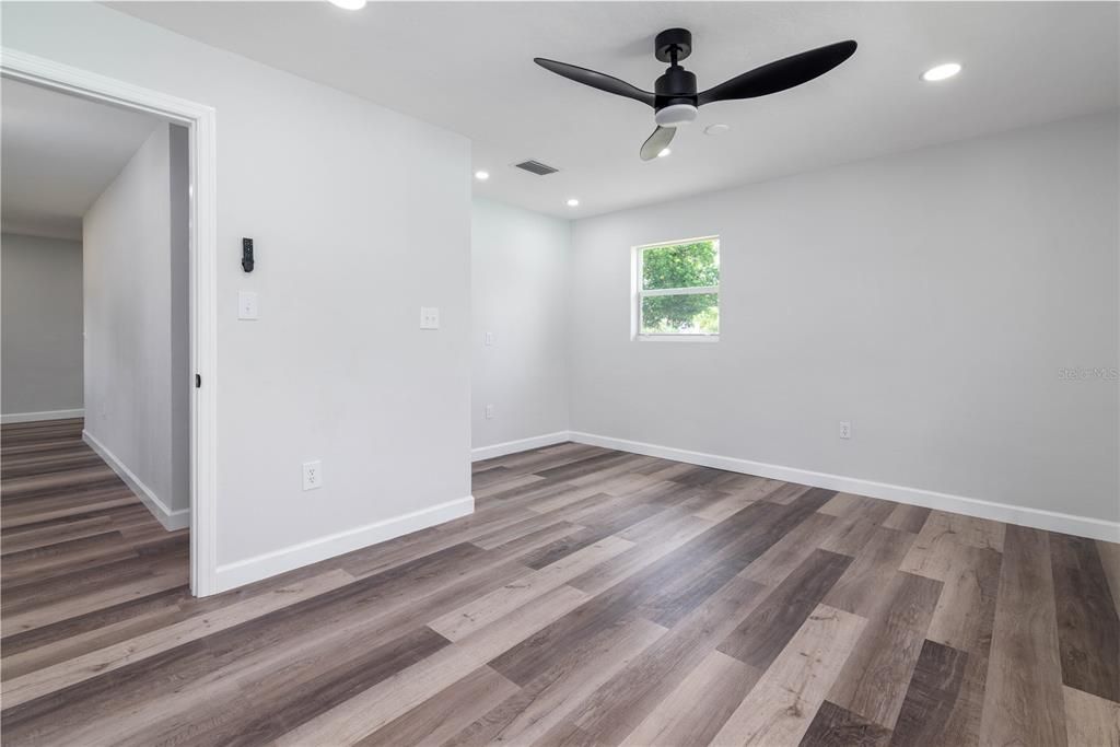 For Sale: $237,900 (3 beds, 2 baths, 1137 Square Feet)