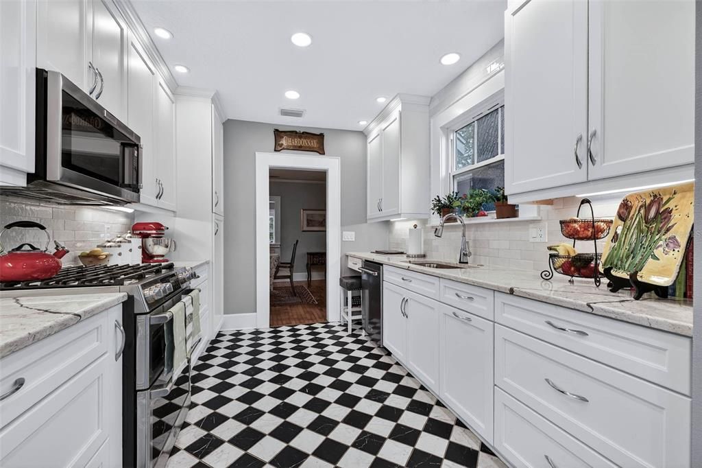 Activo con contrato: $950,000 (4 camas, 3 baños, 2092 Pies cuadrados)