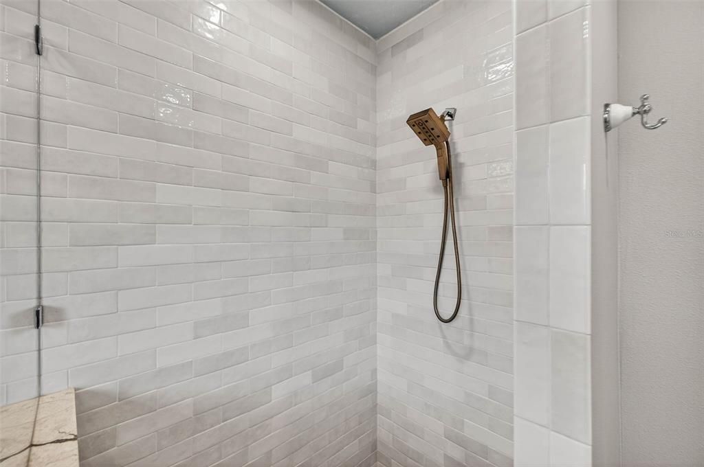 Activo con contrato: $950,000 (4 camas, 3 baños, 2092 Pies cuadrados)