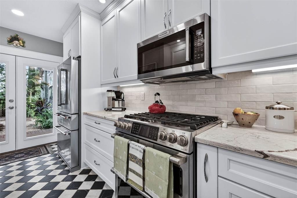 Activo con contrato: $950,000 (4 camas, 3 baños, 2092 Pies cuadrados)