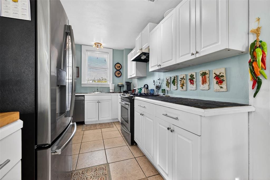 Activo con contrato: $950,000 (4 camas, 3 baños, 2092 Pies cuadrados)