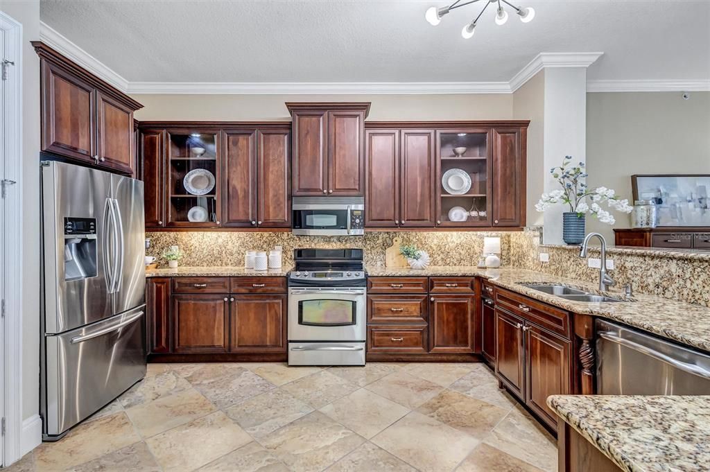 For Sale: $900,000 (3 beds, 2 baths, 2423 Square Feet)