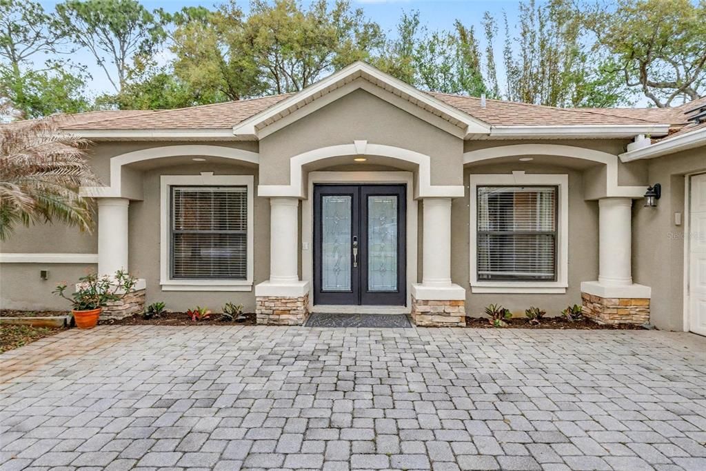Activo con contrato: $470,000 (3 camas, 2 baños, 2200 Pies cuadrados)