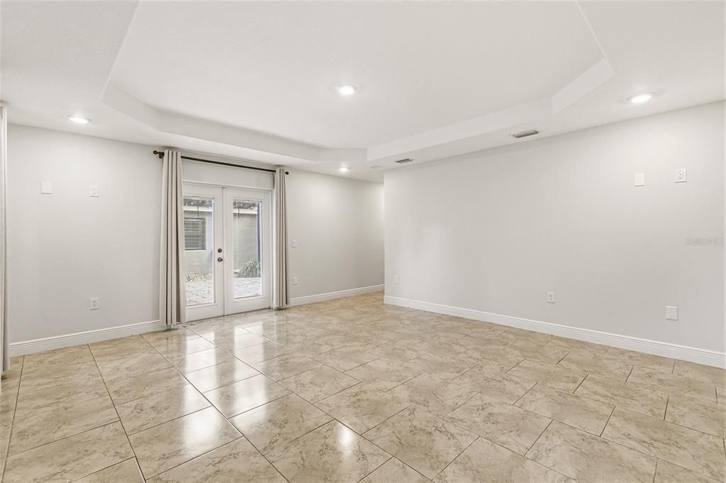 Activo con contrato: $470,000 (3 camas, 2 baños, 2200 Pies cuadrados)