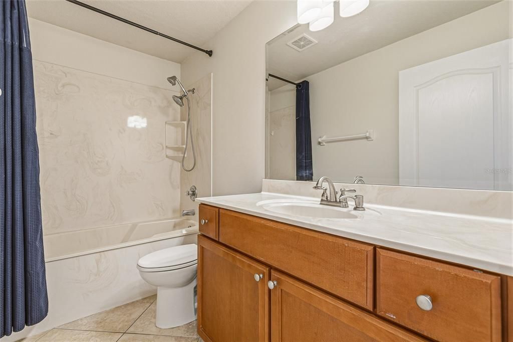 Activo con contrato: $470,000 (3 camas, 2 baños, 2200 Pies cuadrados)