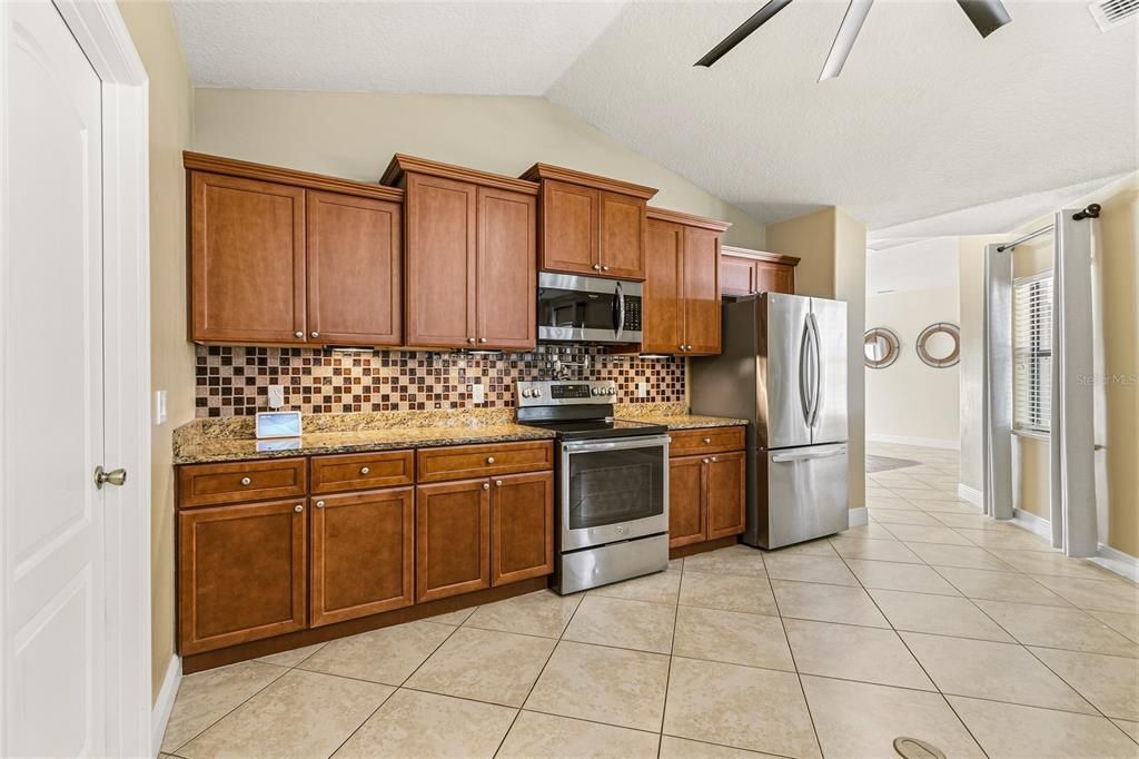 Activo con contrato: $470,000 (3 camas, 2 baños, 2200 Pies cuadrados)