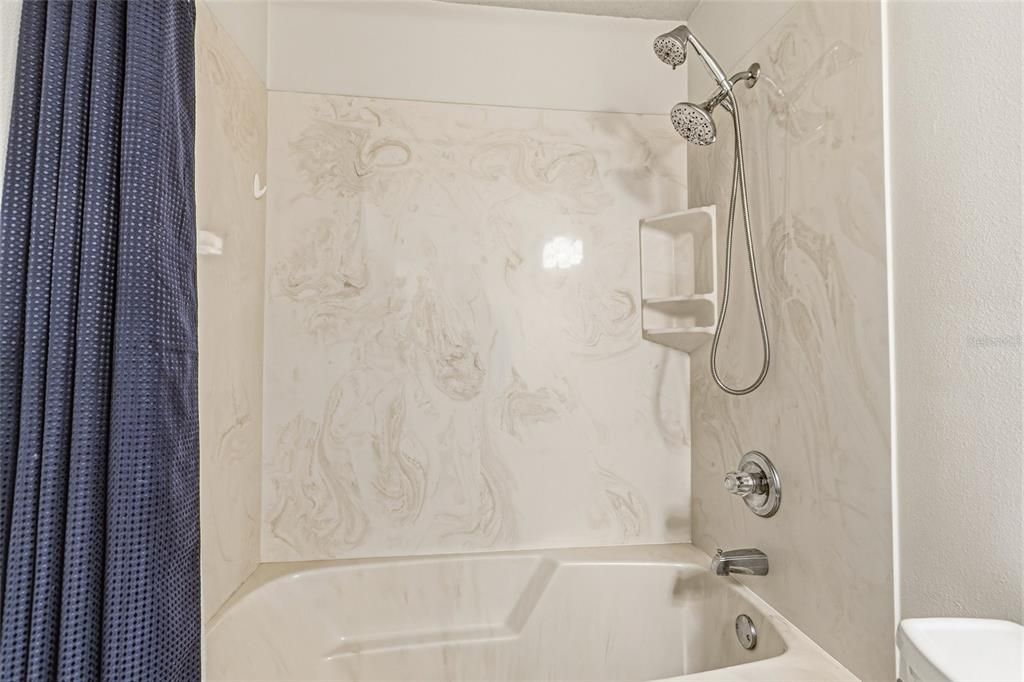 Activo con contrato: $470,000 (3 camas, 2 baños, 2200 Pies cuadrados)