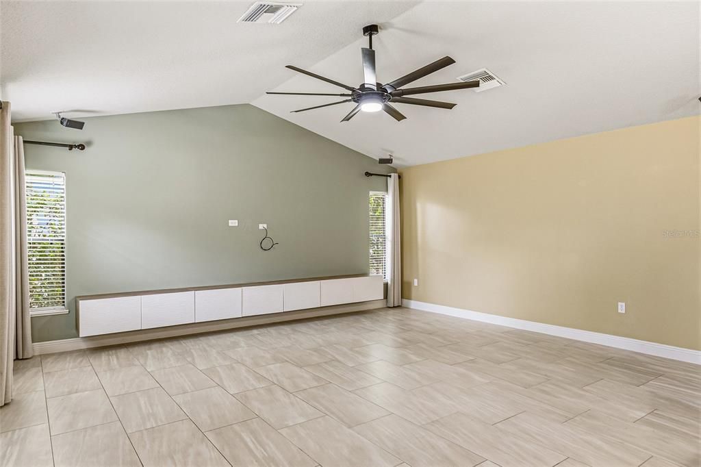 Activo con contrato: $470,000 (3 camas, 2 baños, 2200 Pies cuadrados)