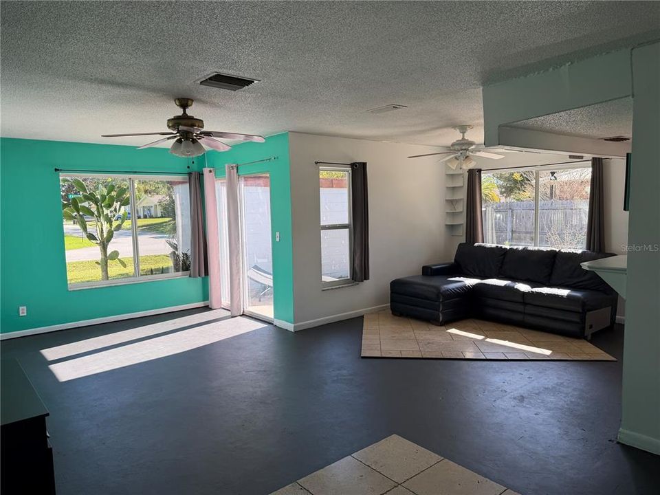 For Sale: $250,000 (3 beds, 1 baths, 1363 Square Feet)