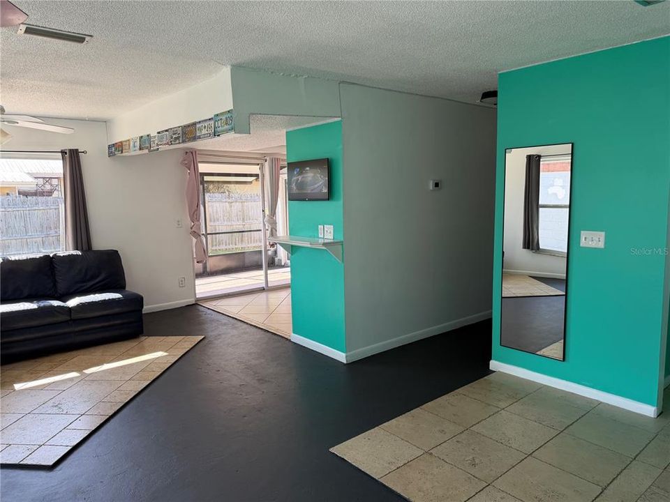 For Sale: $250,000 (3 beds, 1 baths, 1363 Square Feet)