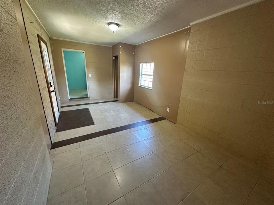 For Sale: $250,000 (3 beds, 1 baths, 1363 Square Feet)