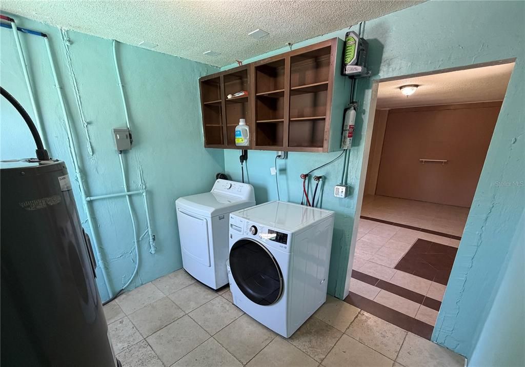 For Sale: $250,000 (3 beds, 1 baths, 1363 Square Feet)